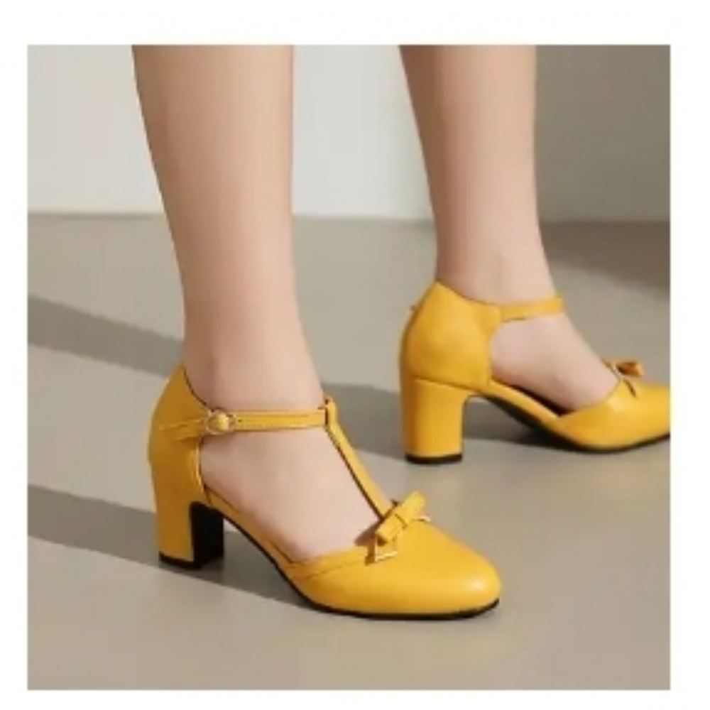 NWOT Yellow heels